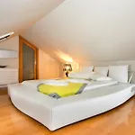 Louloudis Boutique (adults Only)