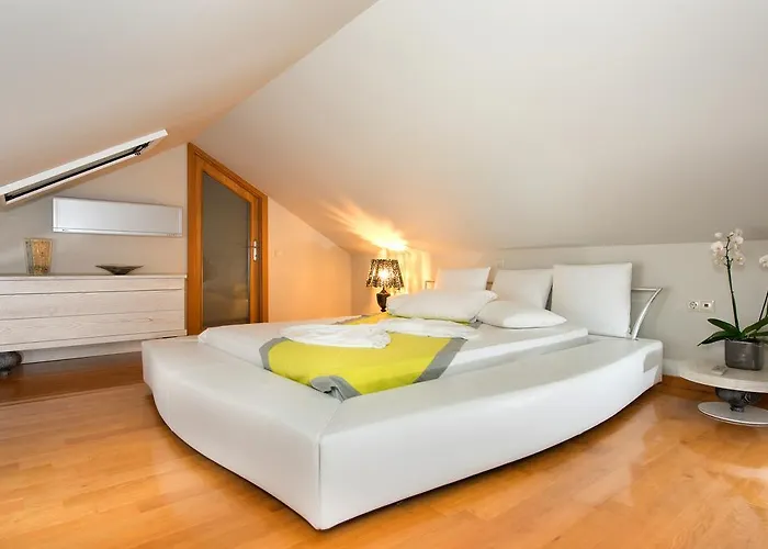 Louloudis Boutique (adults Only)